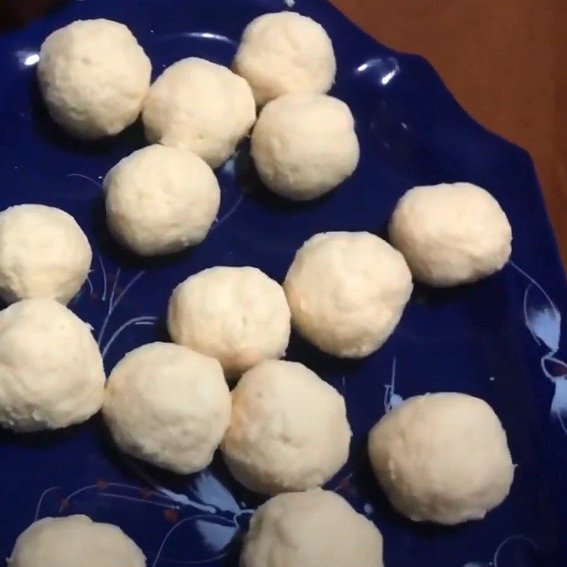 Step 5 Shape the cassava floating cake