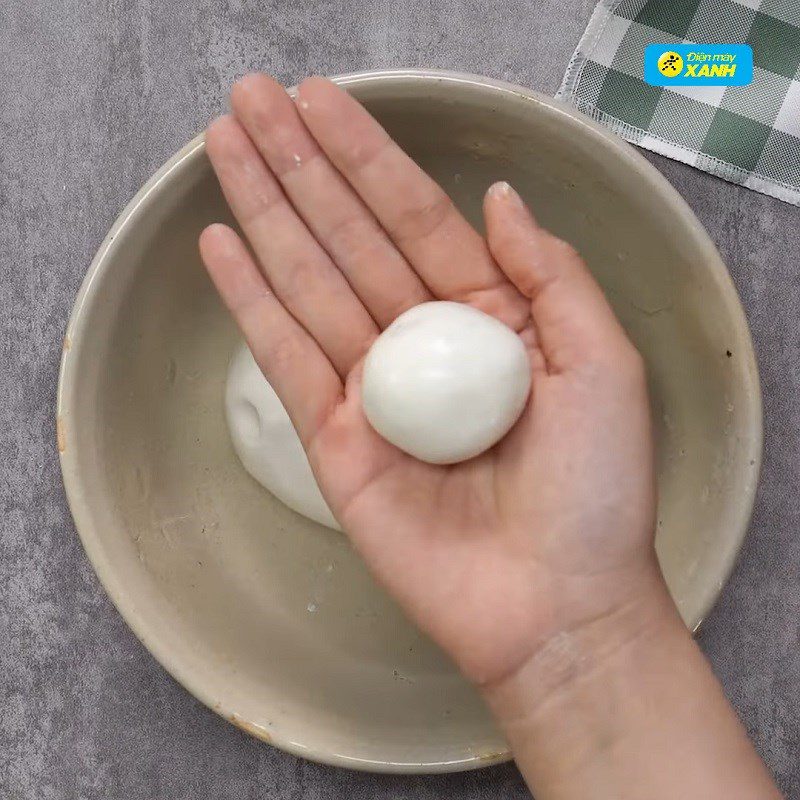 Step 5 Shaping colorful sticky rice balls