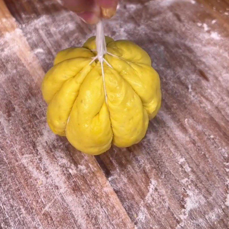 Step 7 Shaping the cake Pumpkin buns with mung bean filling