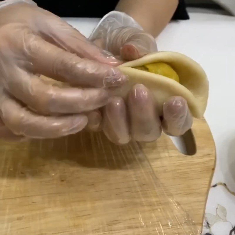 Step 5 Shaping the cake Salted egg durian cake