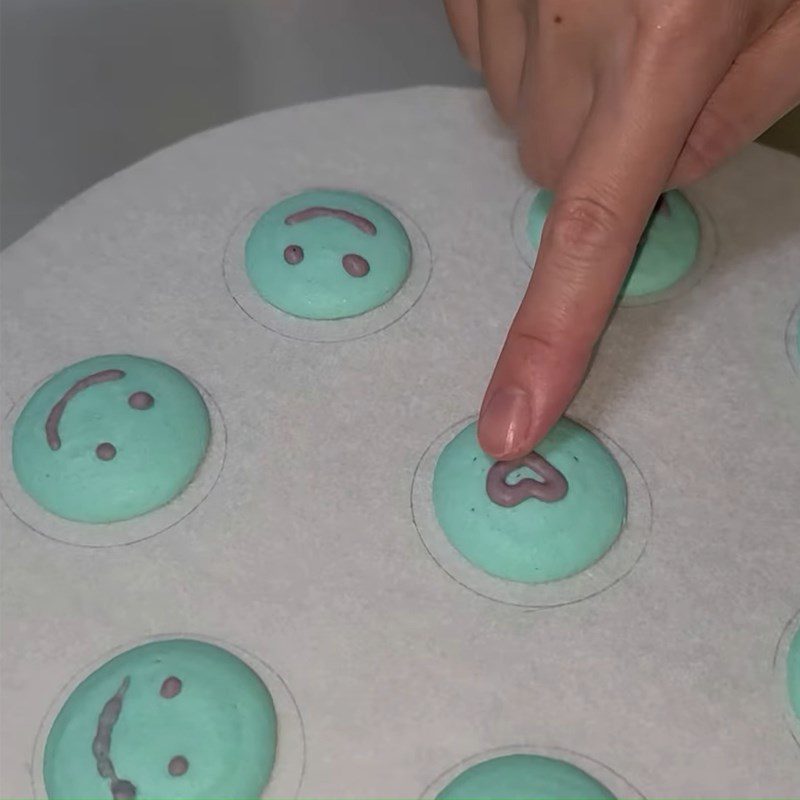 Step 4 Shape the cake No-Bake Macaron