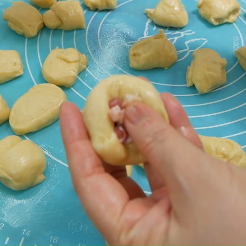 Step 4 Shaping the cake Mai flower bread