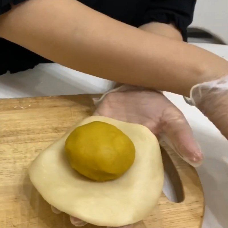 Step 5 Shaping the cake Salted egg durian cake