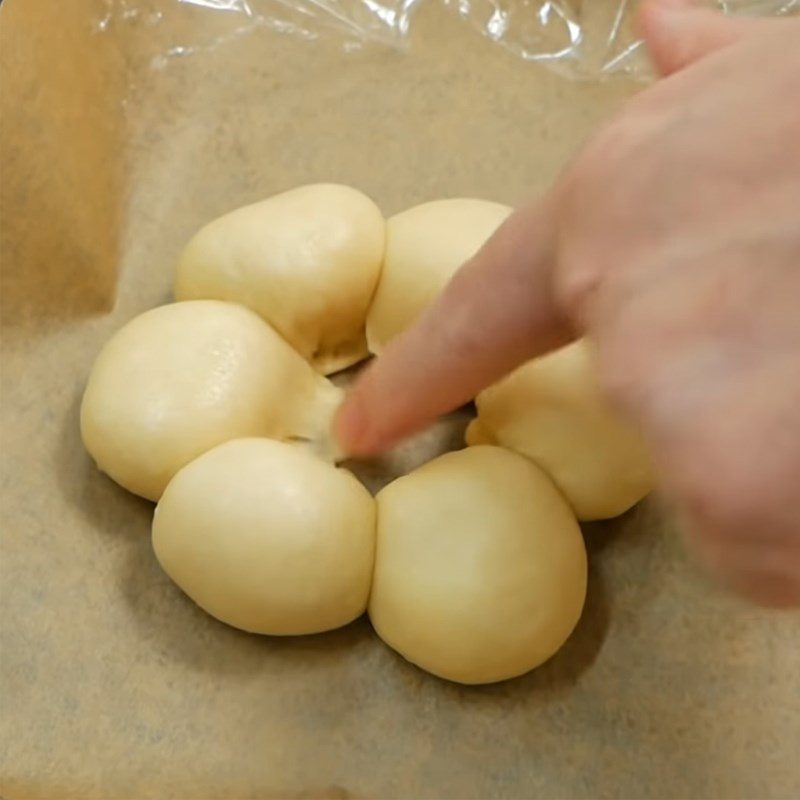 Step 4 Shaping the cake Mai flower bread