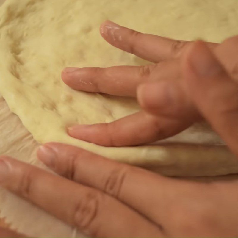 Step 5 Shaping the corn cheese pizza