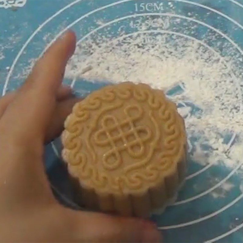 Step 3 Shaping the Cake Mooncake with mixed filling using an air fryer