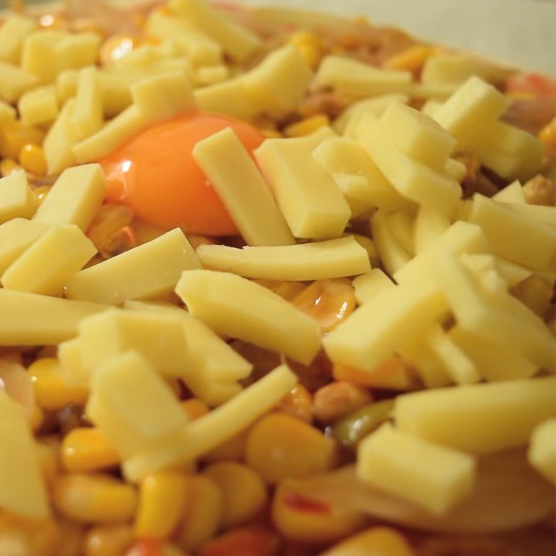 Step 5 Shaping the corn cheese pizza