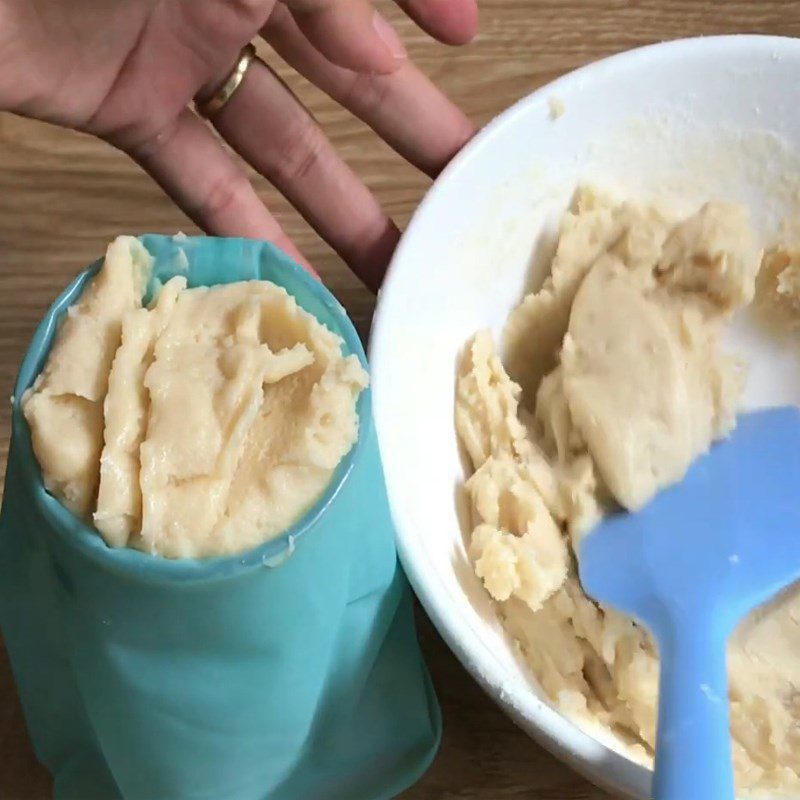 Step 3 Shaping Danisa cookies using an air fryer