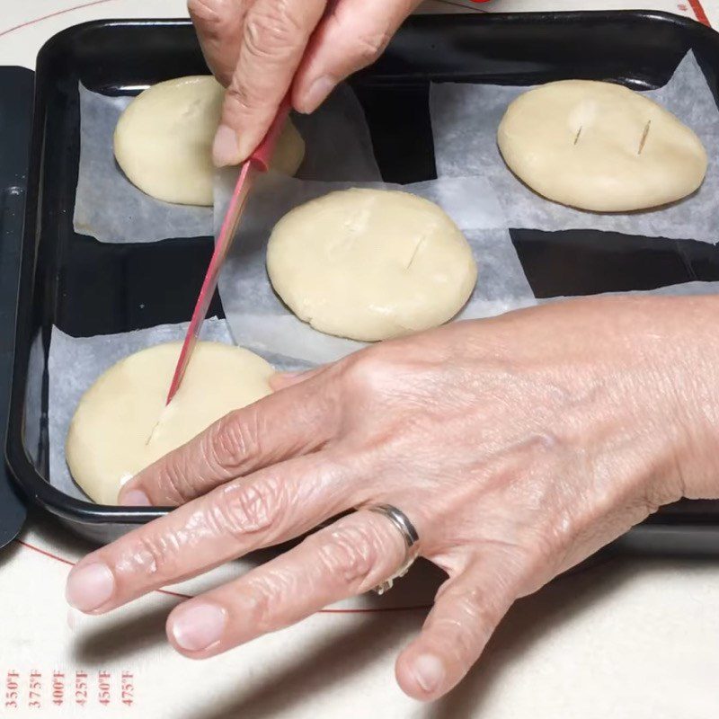 Step 5 Shaping the cake Bánh bà xã