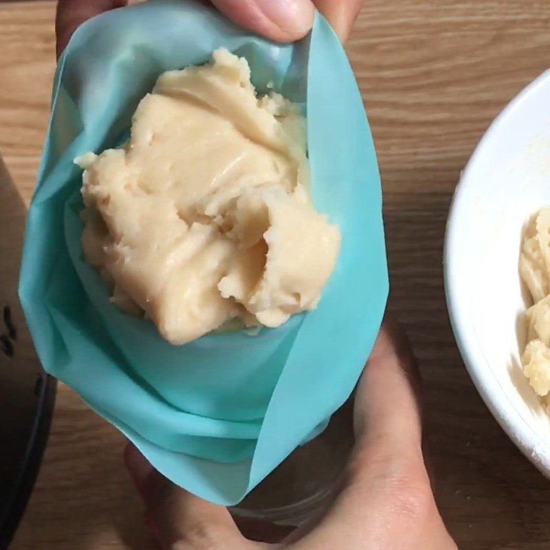 Step 3 Shaping Danisa cookies using an air fryer