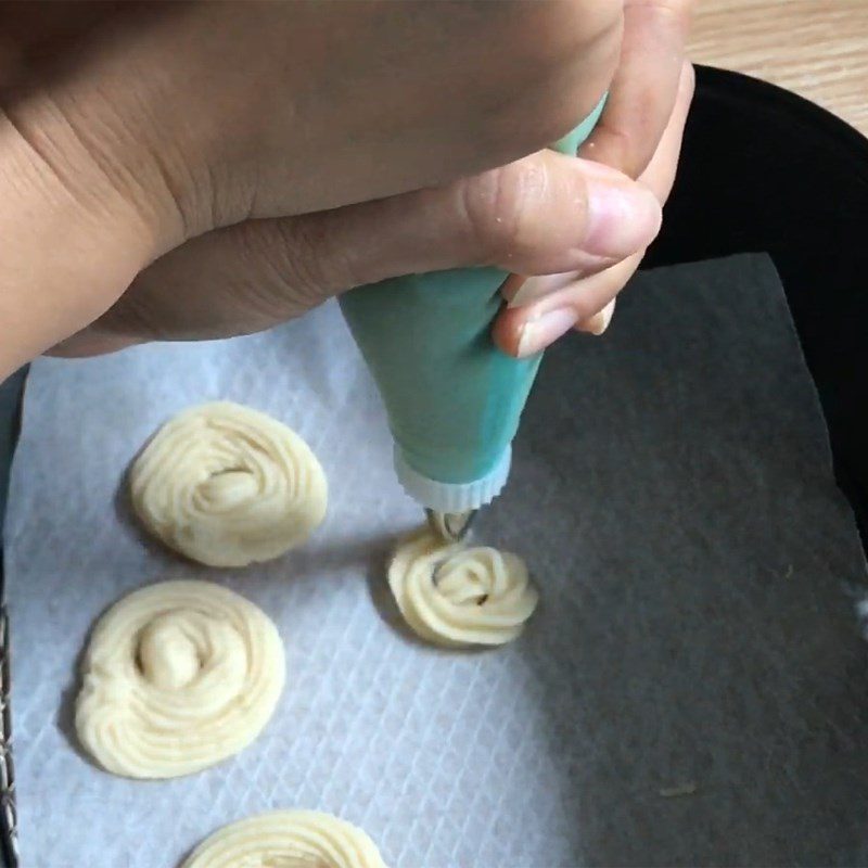 Step 3 Shaping Danisa cookies using an air fryer