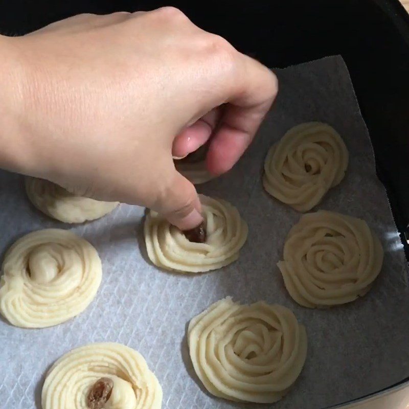 Step 3 Shaping Danisa cookies using an air fryer