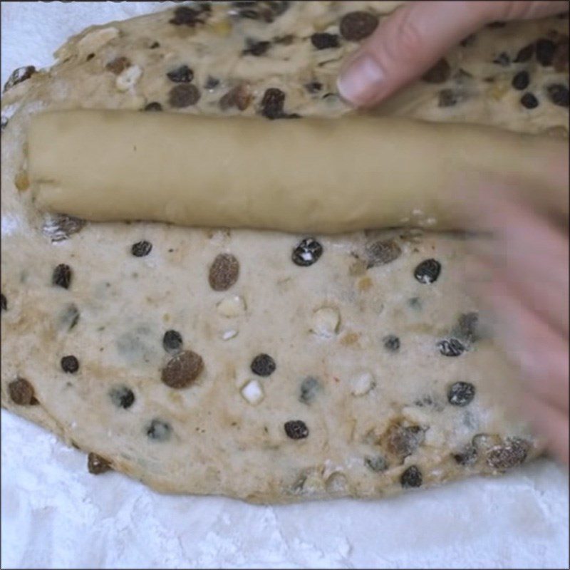 Step 6 Shape the cake for almond-filled stollen