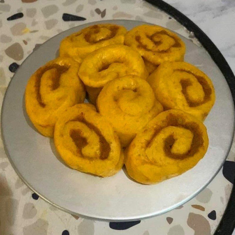 Step 5 Shaping the Pumpkin Roll Cake (recipe shared by a user)