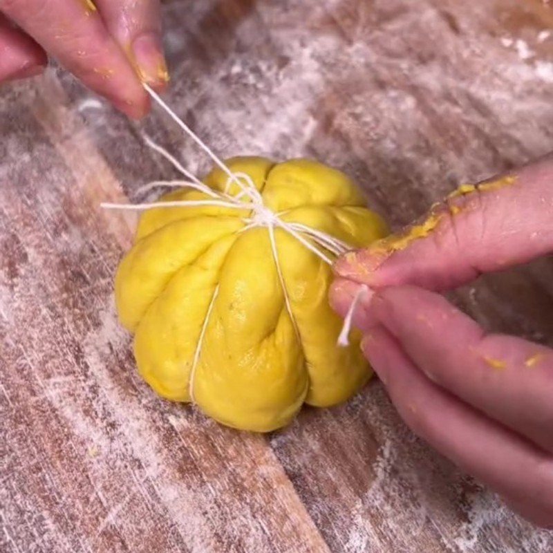 Step 7 Shaping the cake Pumpkin buns with mung bean filling