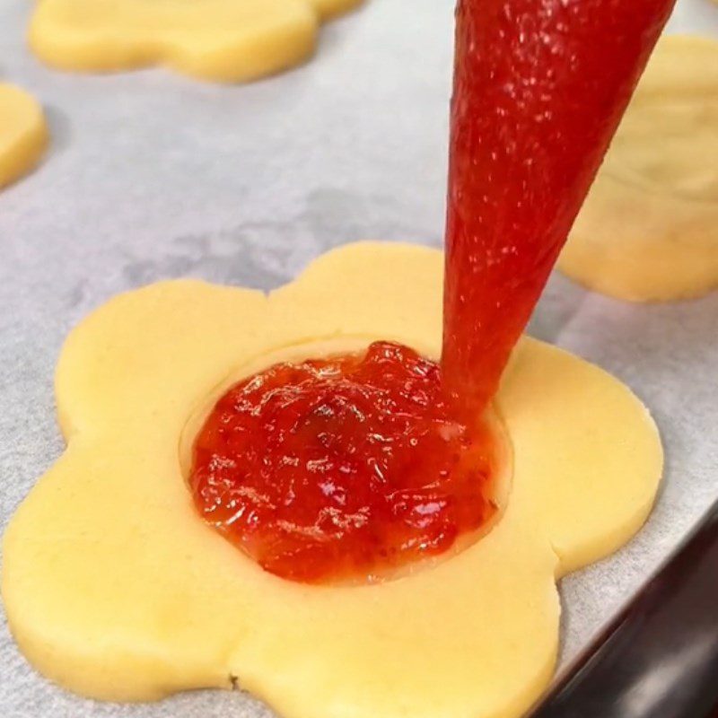 Step 2 Shaping the cookies for strawberry jam cookies (Recipe shared from Tiktok Cooking with TasteVN)