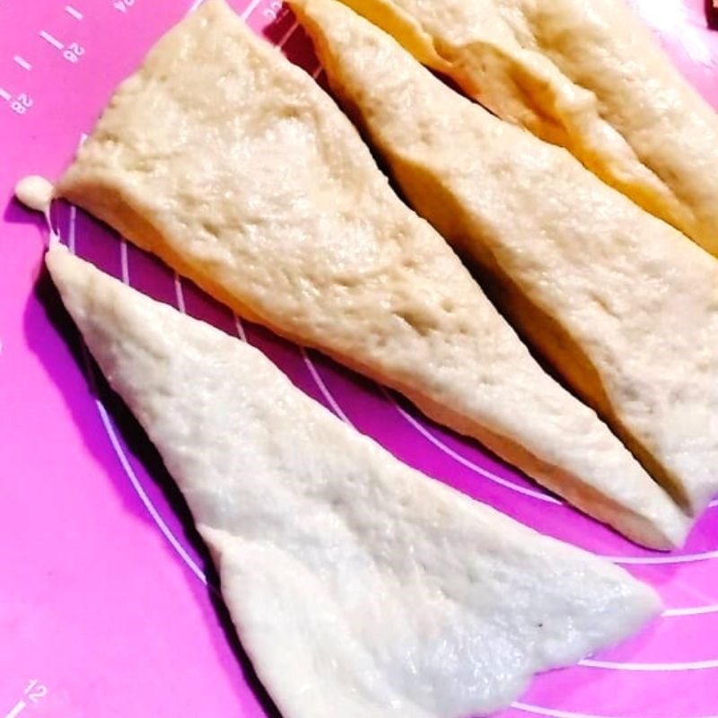 Step 4 Shaping the dough Cheese crab bread