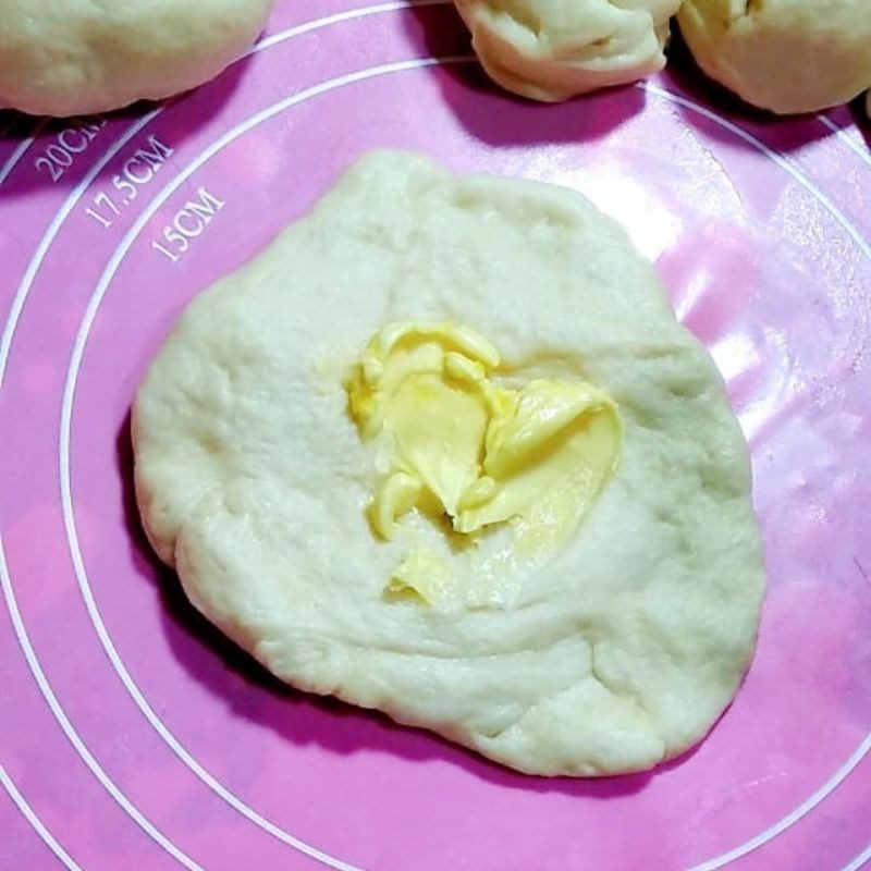 Step 3 Shaping the bread How to make papparoti bread with salty butter filling