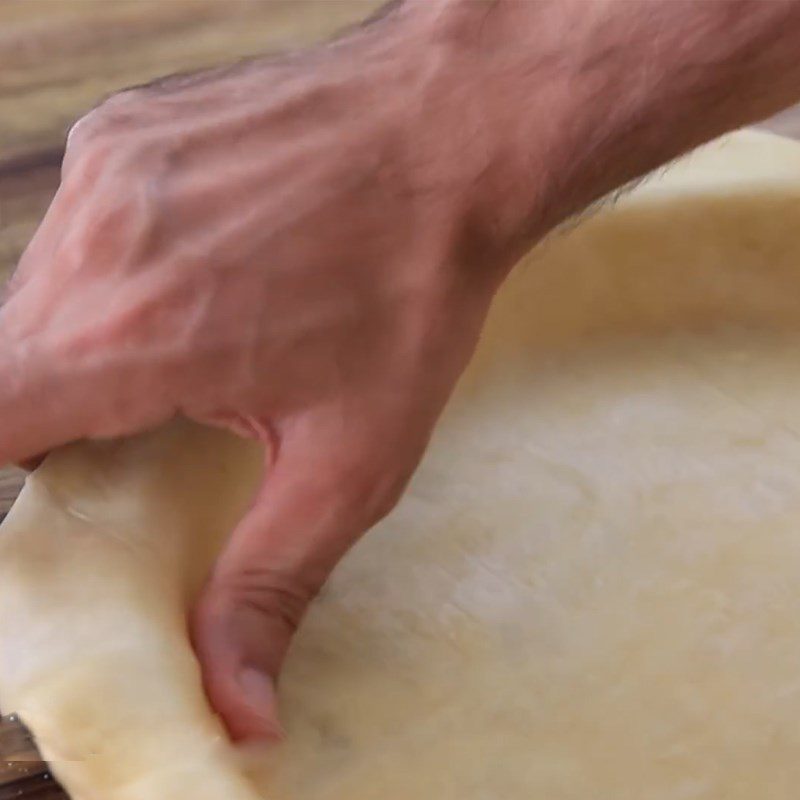 Step 7 Shaping the pie Potato beef pie - La tourtiere