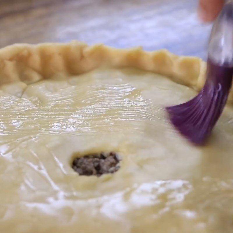 Step 7 Shaping the pie Potato beef pie - La tourtiere