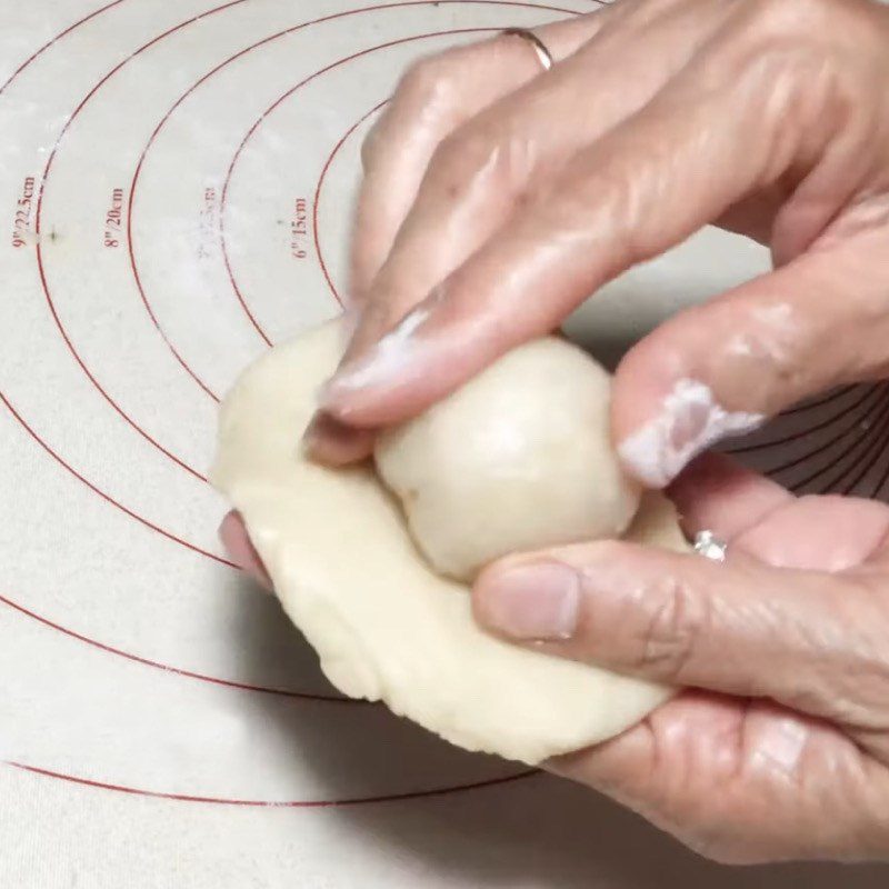 Step 5 Shaping the cake Bánh bà xã