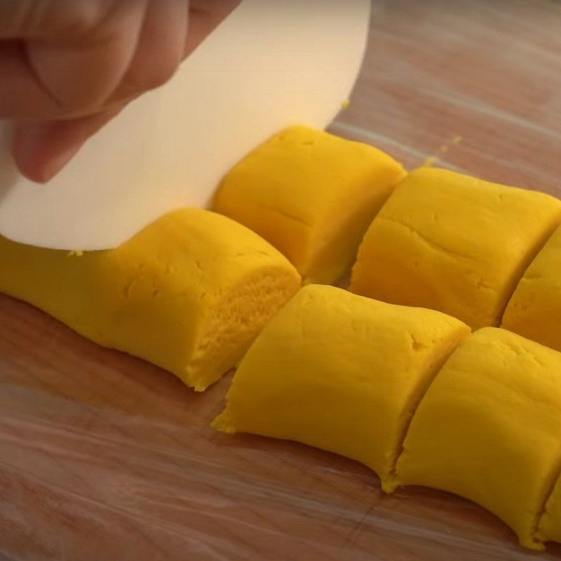 Step 3 Shape the cake Pumpkin Sticky Rice Cake