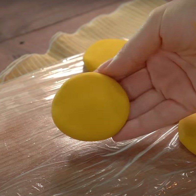 Step 3 Shape the cake Pumpkin Sticky Rice Cake