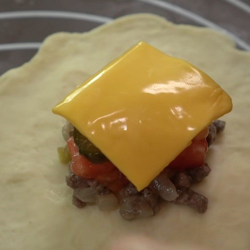 Step 6 Shaping the hamburger Hamburger with cheese filling