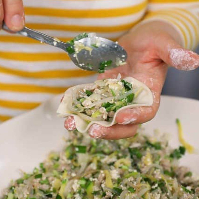 Step 4 Shaping mandu Meat mandu