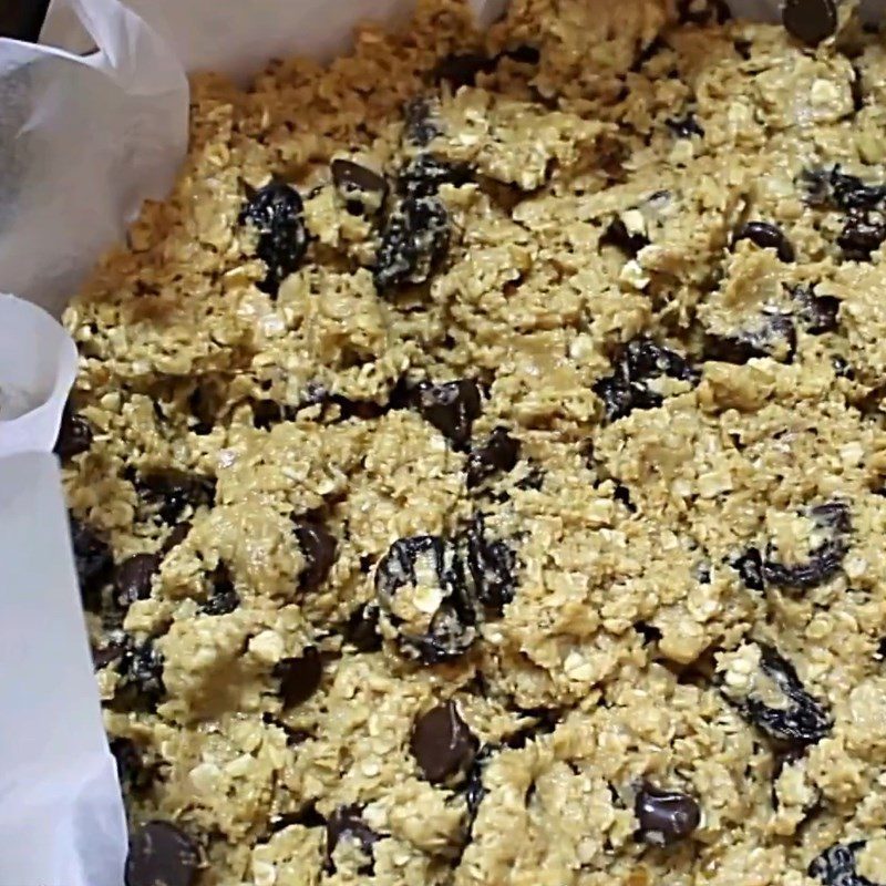 Step 2 Mix the two oatmeal chocolate cookie doughs using a rice cooker