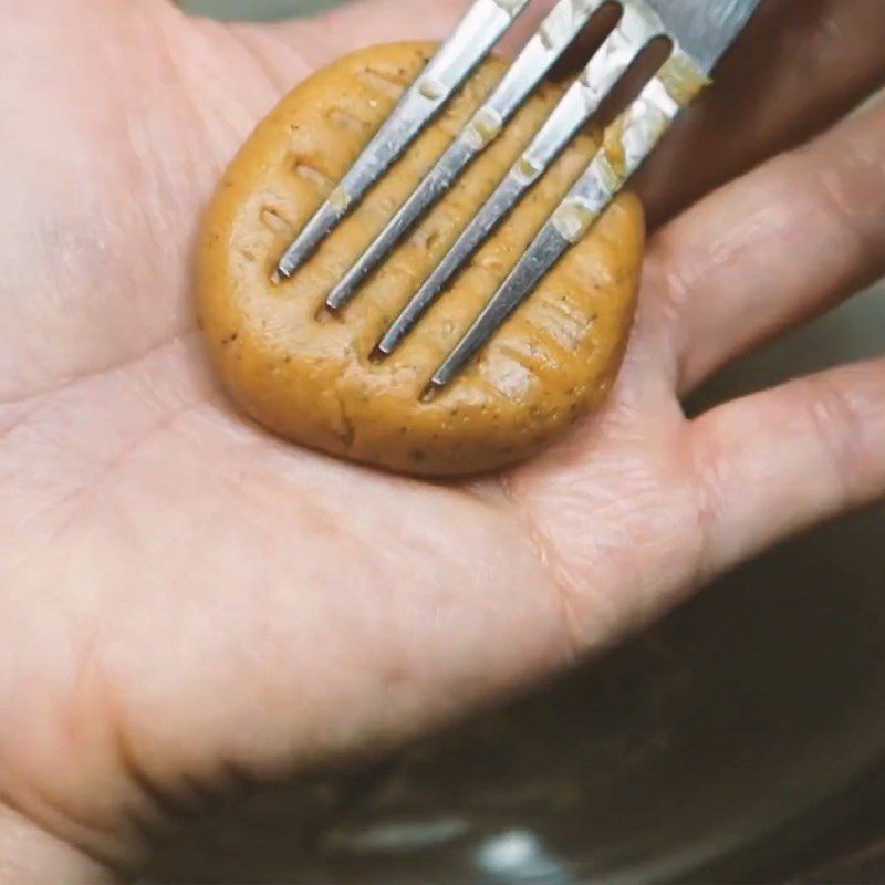 Step 2 Shape the cookie Peanut butter cookie using a rice cooker