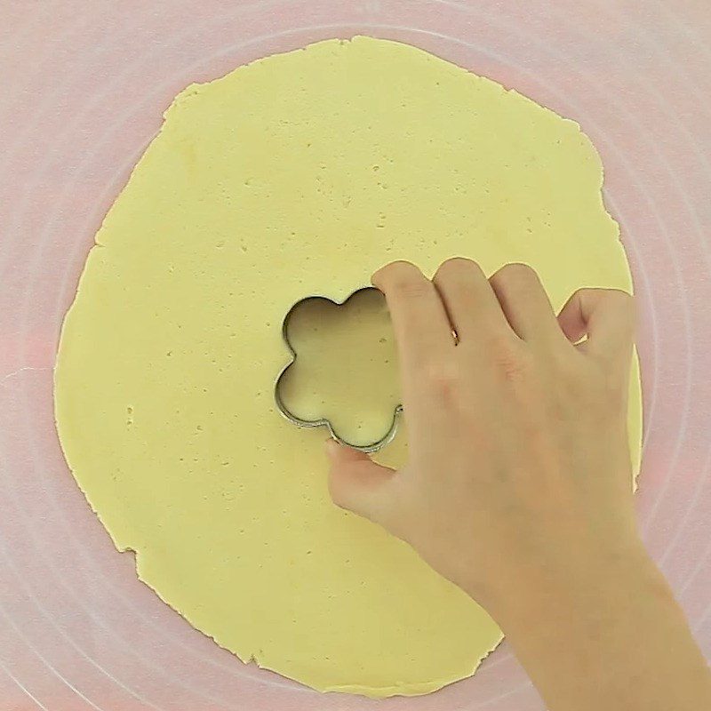 Step 2 Shape the dough Cherry blossom cookies