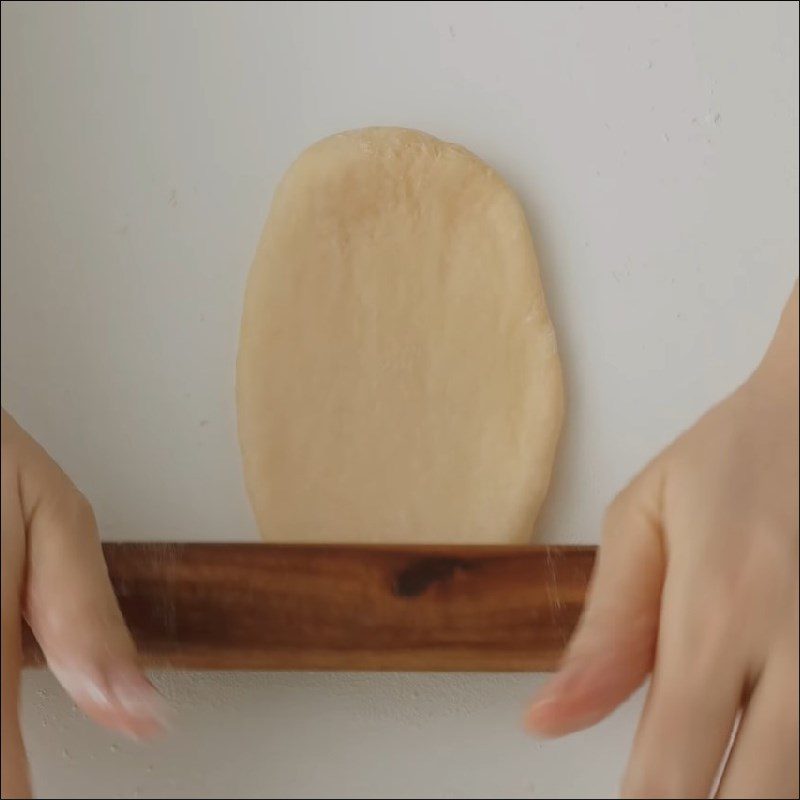 Step 4 Shaping the dough Flower bread without kneading