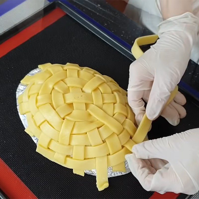 Step 5 Shaping the cake Mixed fruit tart shaped like a basket