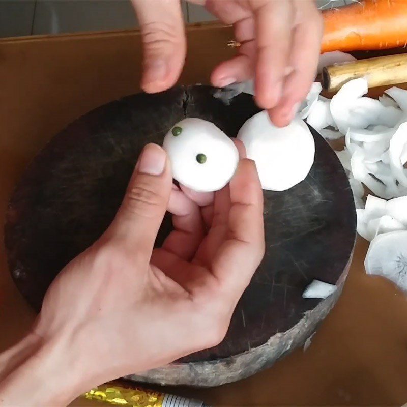 Step 1 Shaping the head, body, and eyes of the snowman How to make a snowman with white radish and carrot