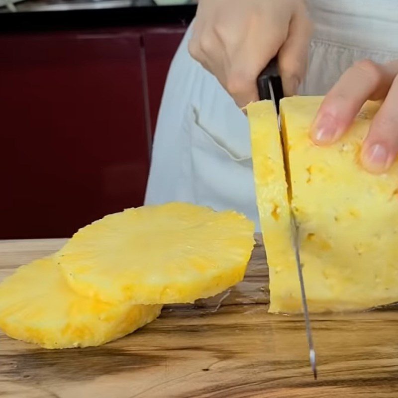 Step 2 Shaping the pineapple Baked pineapple cheesecake