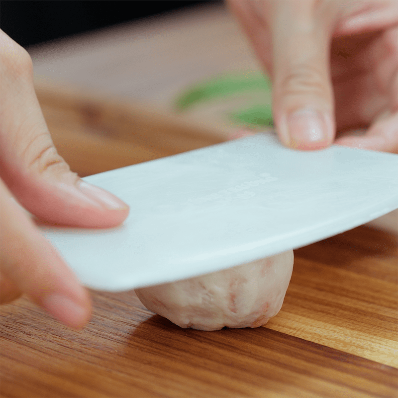 Step 5 Shape the peach blossom Layered peach blossom cake with red bean filling