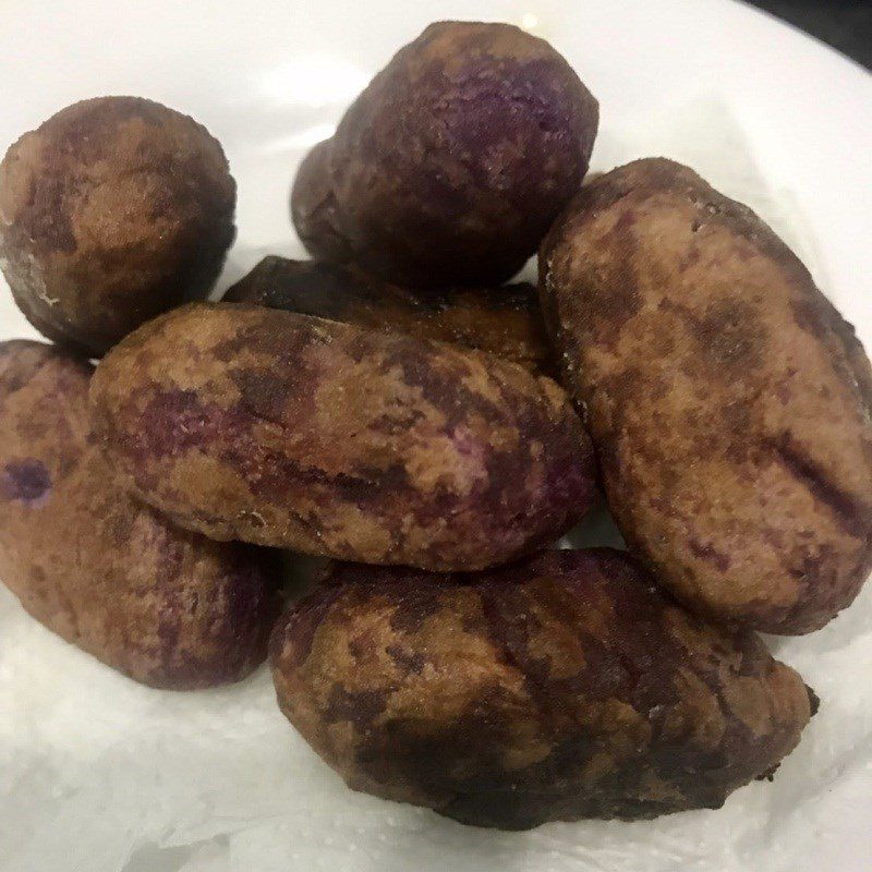 Step 2 Shaping the dough and frying the sweet potatoes Sweet potato cocoon made from purple sweet potatoes