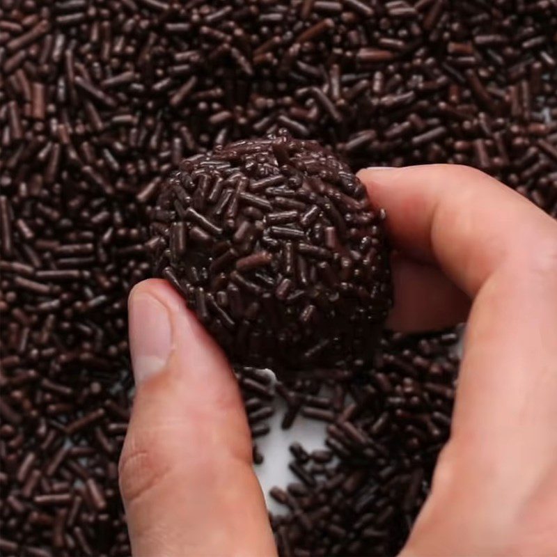 Step 2 Shape the candy for Brigadeiros