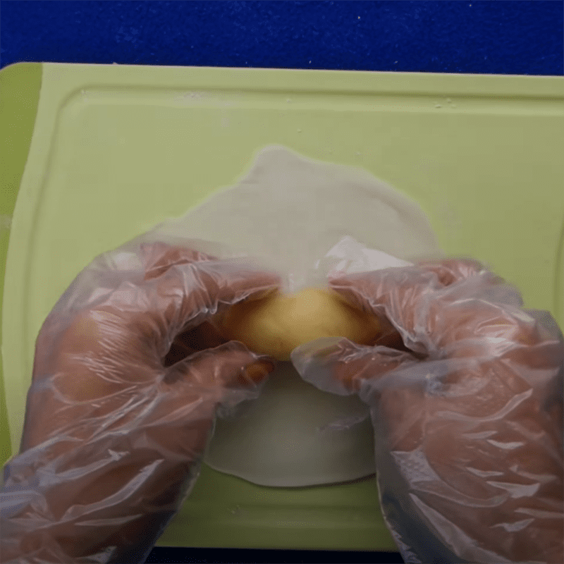 Step 4 Shaping the dumpling Bánh quai vạc with mung bean filling