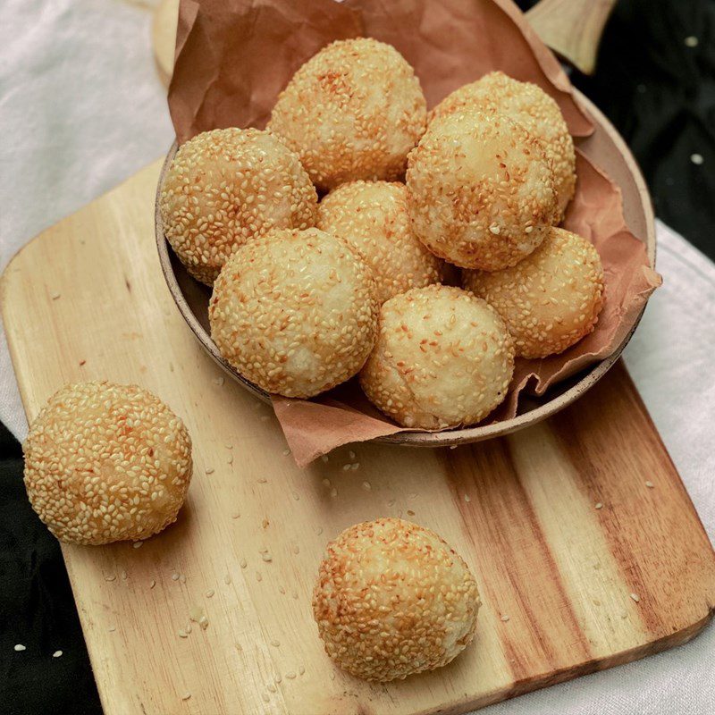 Step 4 Shaping and frying sweet potato cakes Sweet potato cakes - deep-fried cakes with mung bean filling