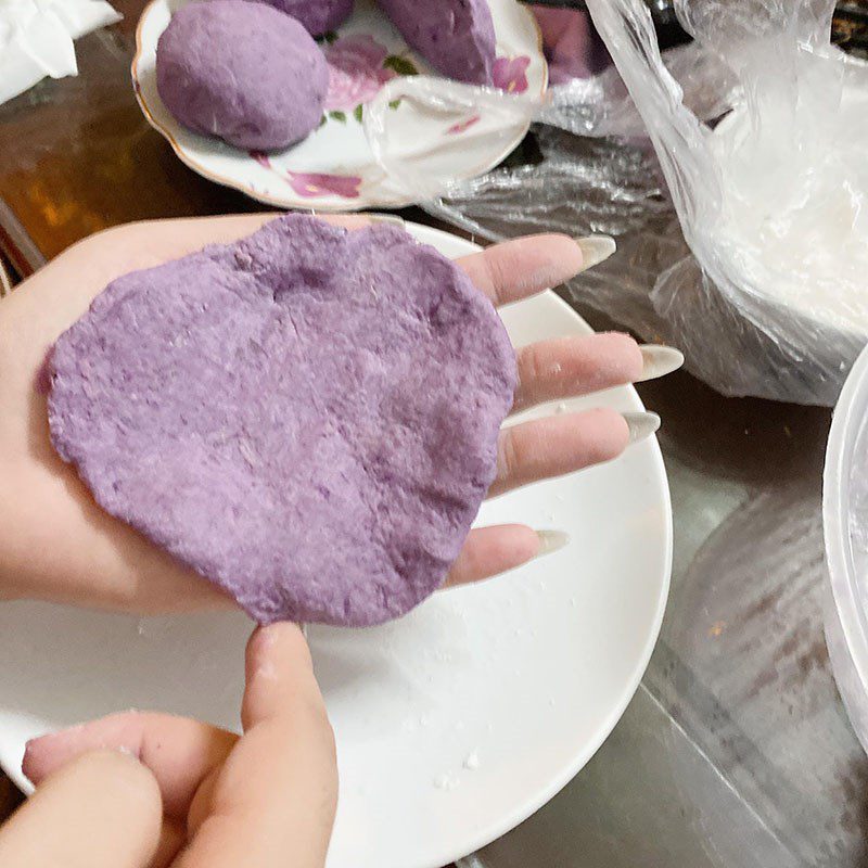 Step 4 Shaping and steaming purple sweet potato cake Purple sweet potato cake steamed