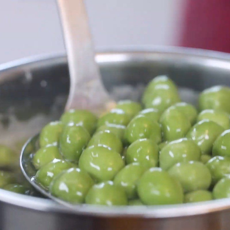 Step 3 Shape and boil the tapioca pearls for purple sticky rice yogurt with tapioca pearls