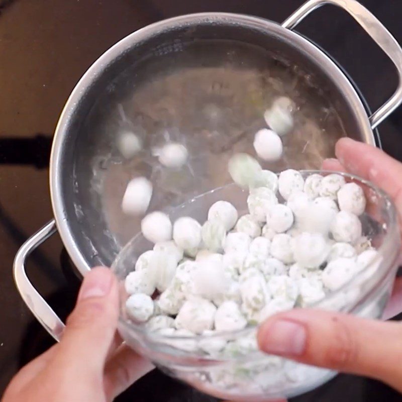 Step 3 Shape and boil the tapioca pearls for purple sticky rice yogurt with tapioca pearls