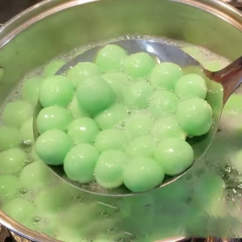 Step 2 Shape and boil the sticky rice balls for Banana Sticky Rice Balls