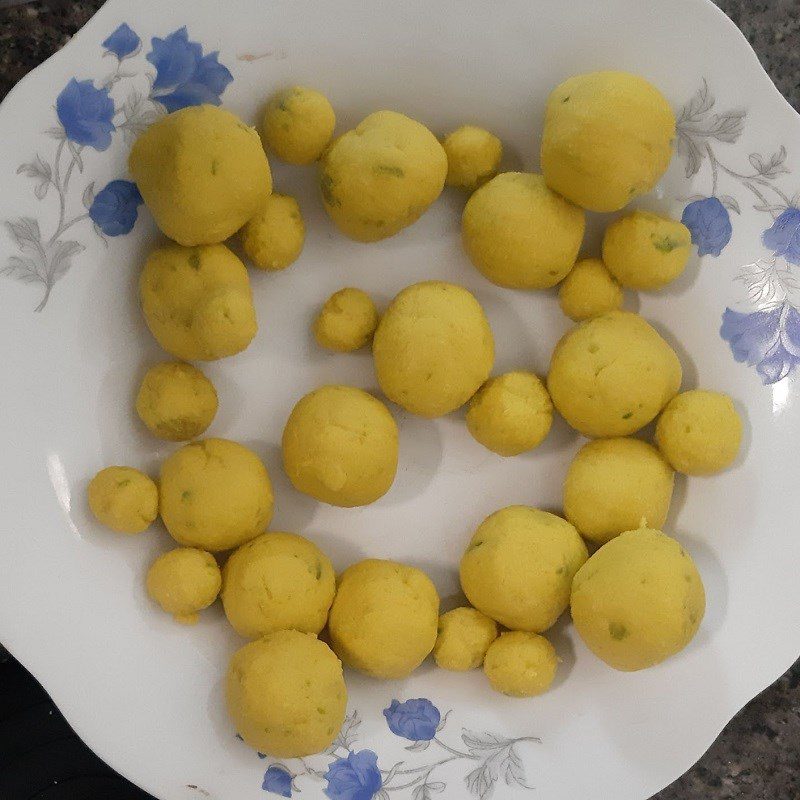 Step 2 Shape and boil pumpkin chè balls Chè pumpkin with coconut milk