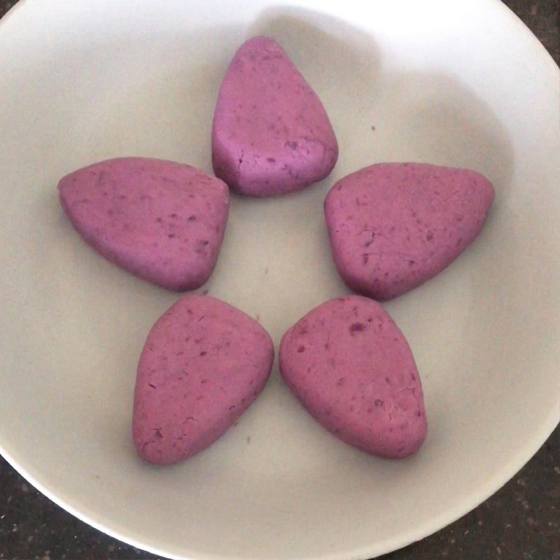 Step 3 Shaping and baking the cake for Purple Sweet Potato Cake wrapped in baked cheese (low calorie)