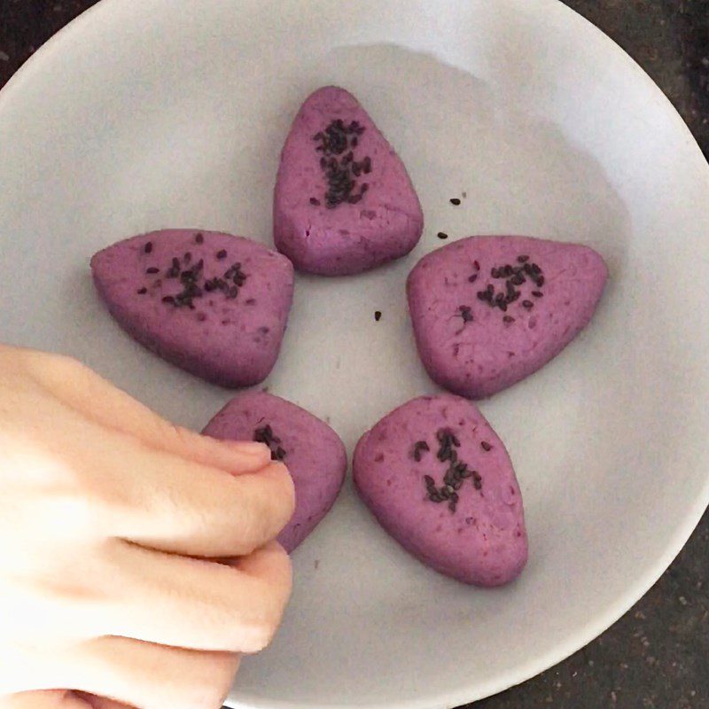 Step 3 Shaping and baking the cake for Purple Sweet Potato Cake wrapped in baked cheese (low calorie)