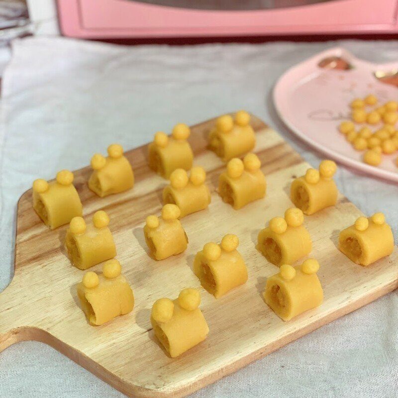 Step 3 Shaping and baking the cake of Taiwanese Pineapple Cake