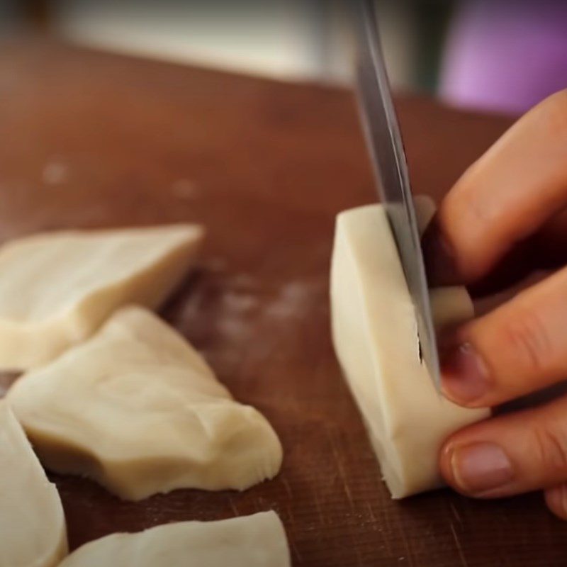 Step 2 Shape the dough for mandu wrappers